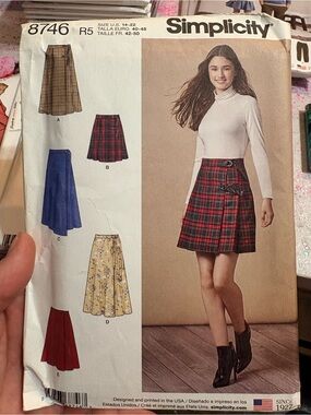 BN UNCUT SIMPLICITY 8746 R5 PLUS SIZE SEWING PATTERNS SKIRTS